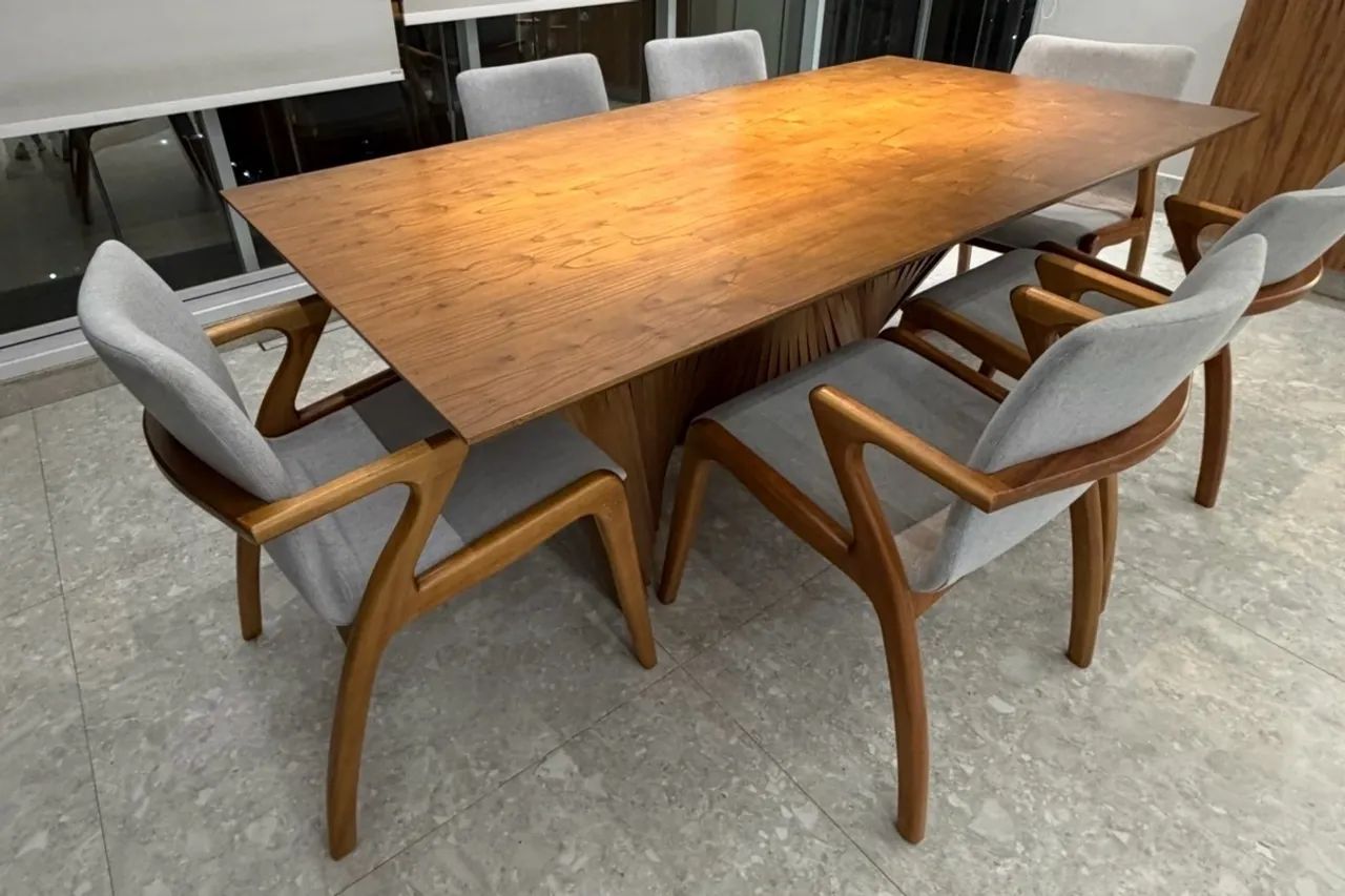 Mesa com 6 cadeiras 