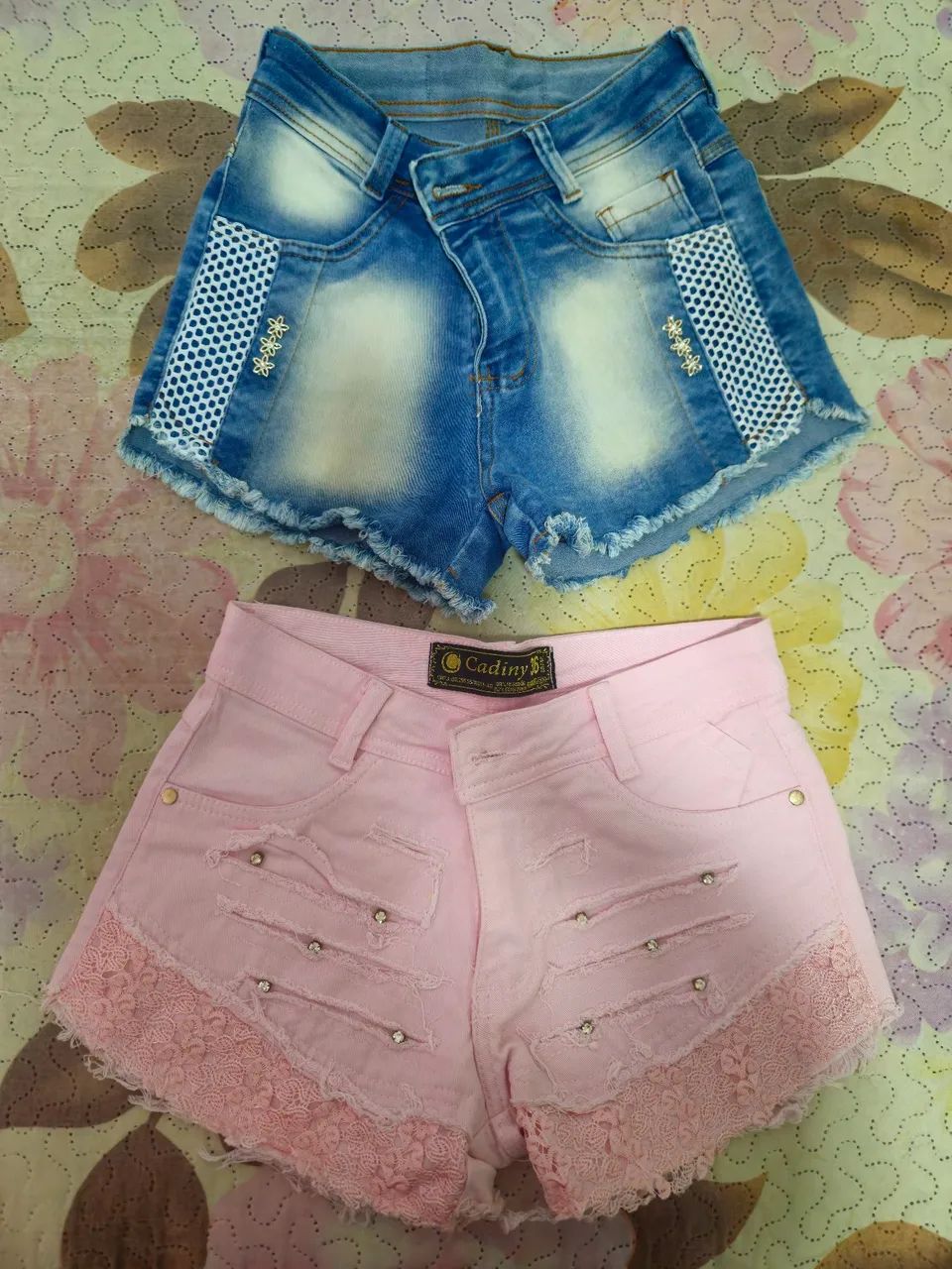 DOIS SHORTS JEANS E ROSA