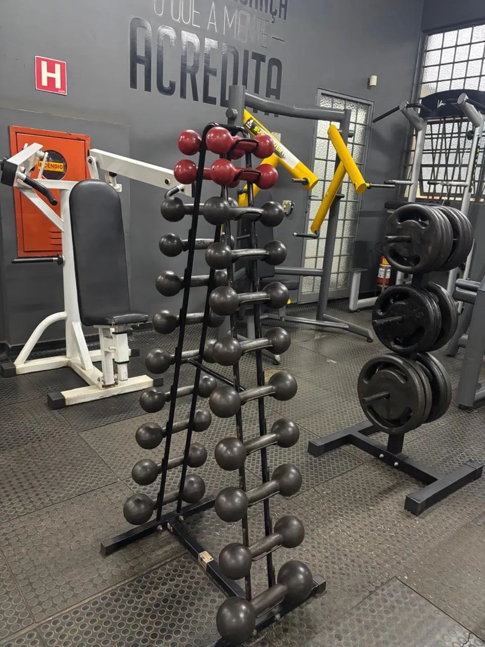 Torre de halteres com suporte completa  do 2 ao 10 kilos !