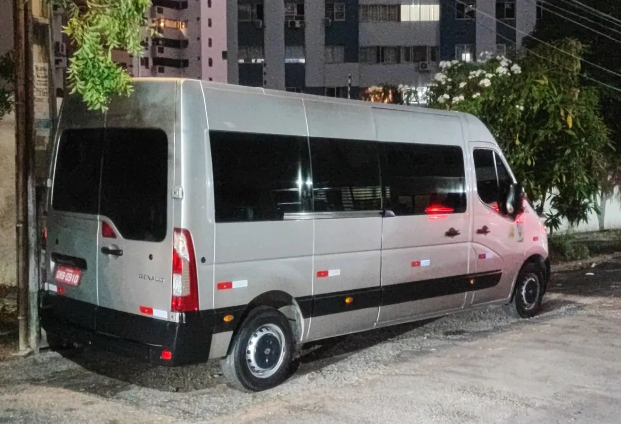 Van para: contratos,  passeios e viagens exclusivas. - Foto 2