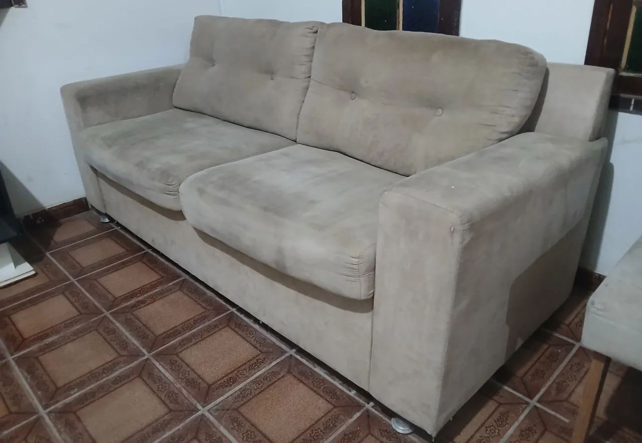 Sofá 3 lugares + 4 cadeiras - Foto 2