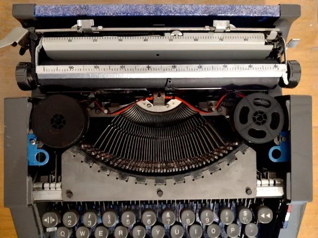 Máquina de escrever Olivetti Tropical Funcionando com tinta(Customizada) - Foto 4