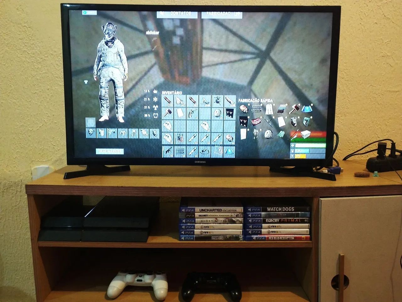 Console com jogos, dois controles com base de carregamento. - Foto 5