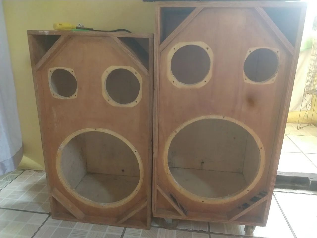 Caxias de som mas twitters e drives