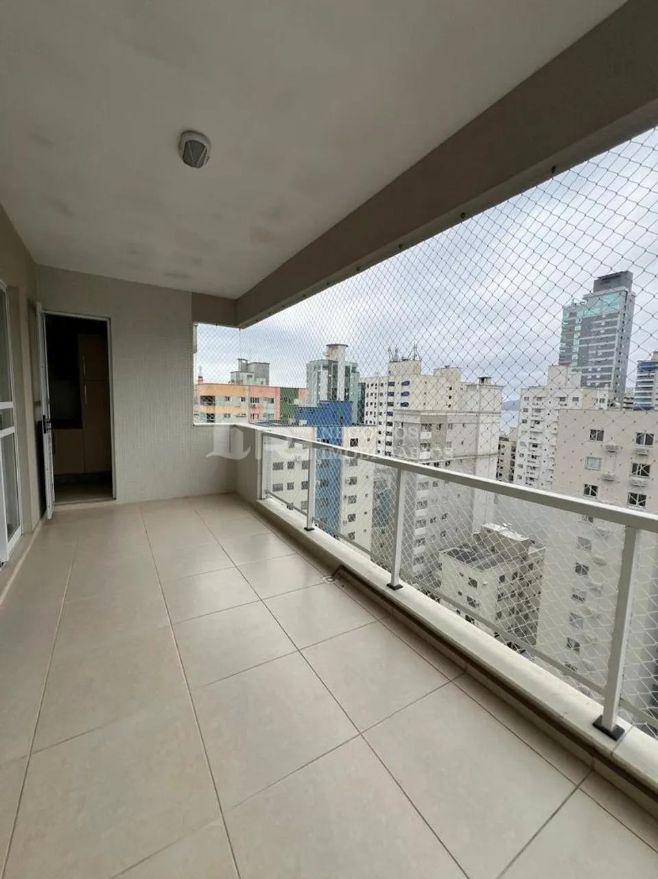 APARTAMENTO EM MEIA PRAIA - Foto 4
