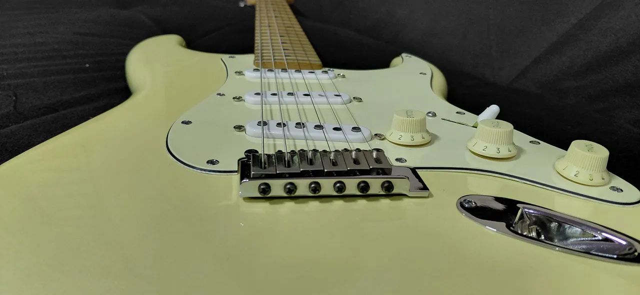 Guitarra Squier Stratocaster Deluxe(com upgrades) - Foto 4