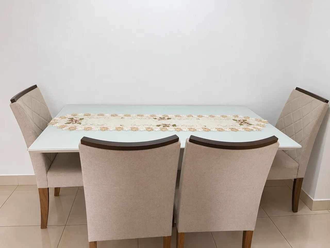 Mesa de jantar 6 lugares 