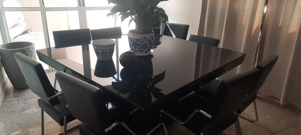 Vende-se uma mesa com oito cadeiras  - Foto 3