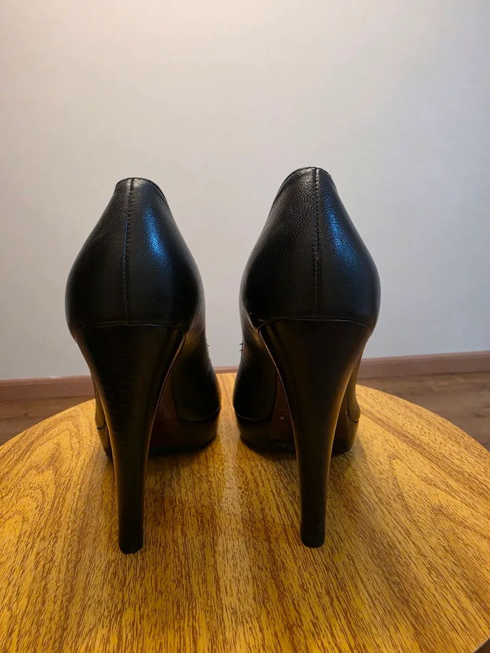 Scarpin meia-pata em couro - Foto 2