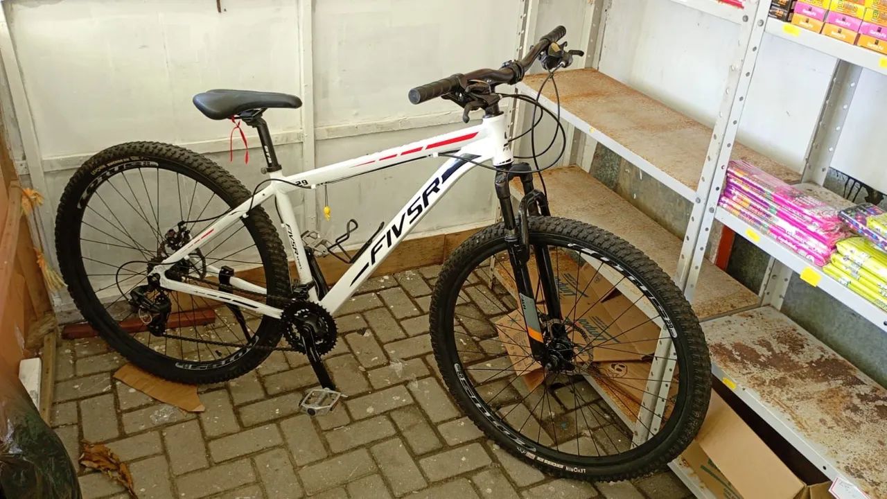 Tô vendendo uma bicicleta aro 29 só entra no PV sem fooker se tiver um interesse dela
