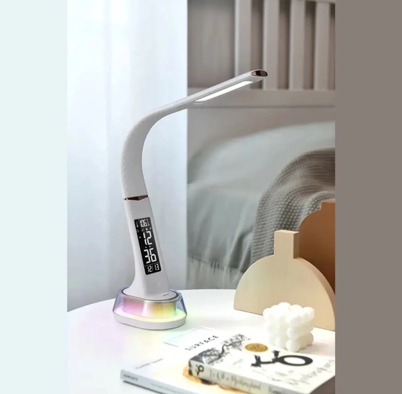 Luminária de Mesa LED Lelong Com Relógio  - Foto 3