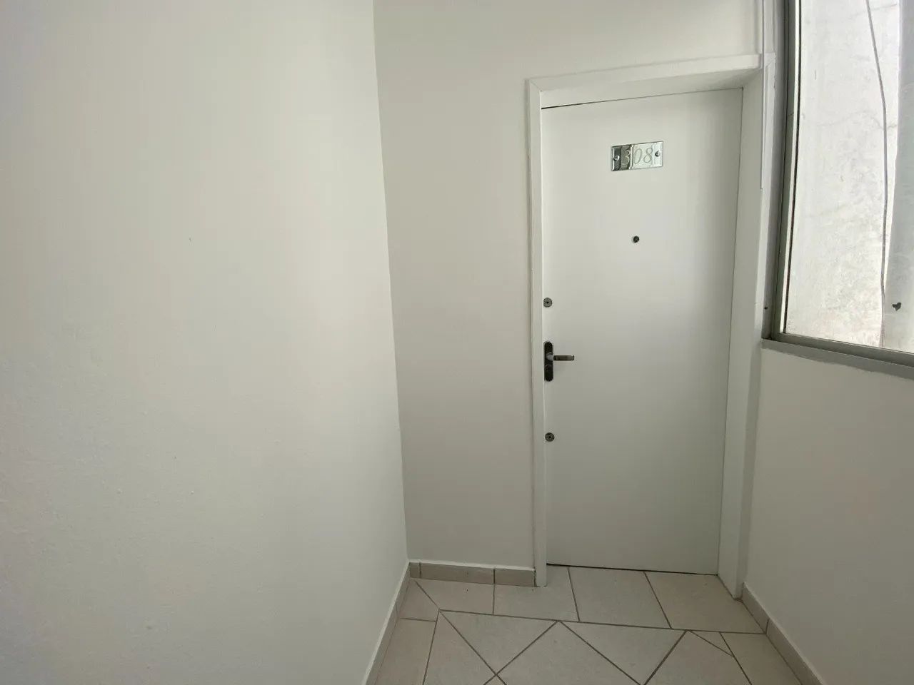 Sala Comercial na Galeria Jaqueline II, com 1 Banheiro, Armário. - Foto 2