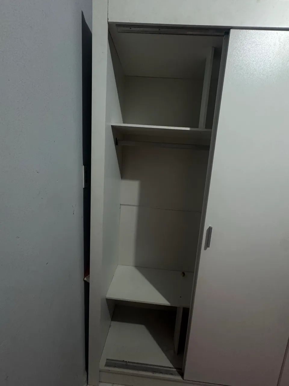 Guarda-roupa com 2  porta de correr - Foto 2
