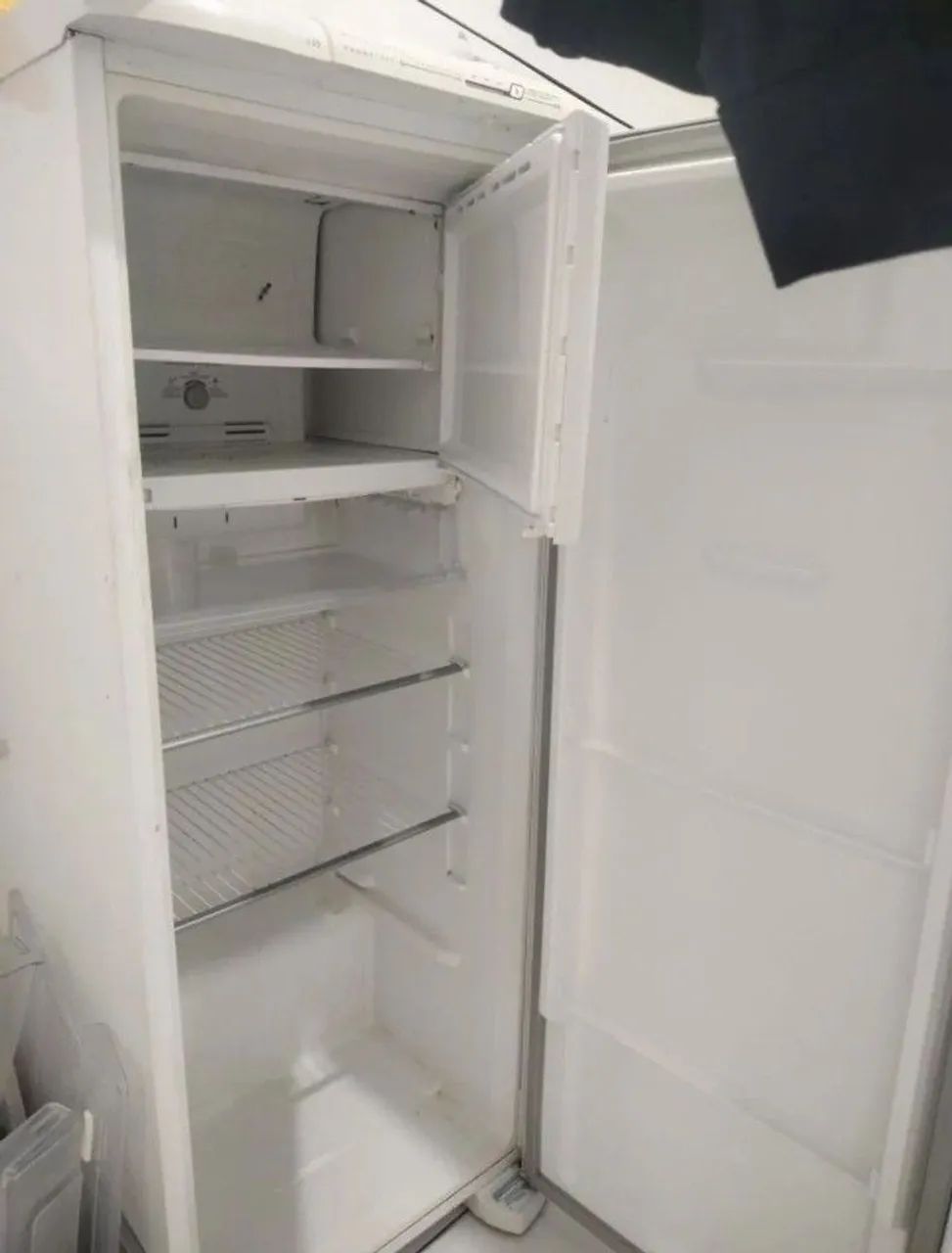 Vendo geladeira Eletrolux 