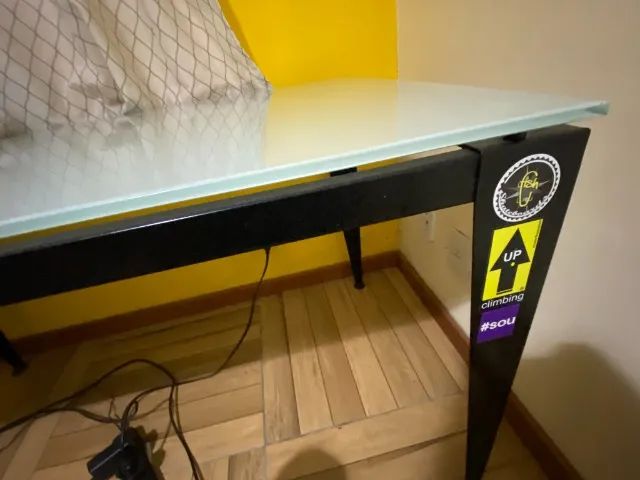 Mesa Toleman Tok Stok em bom estado - Foto 3