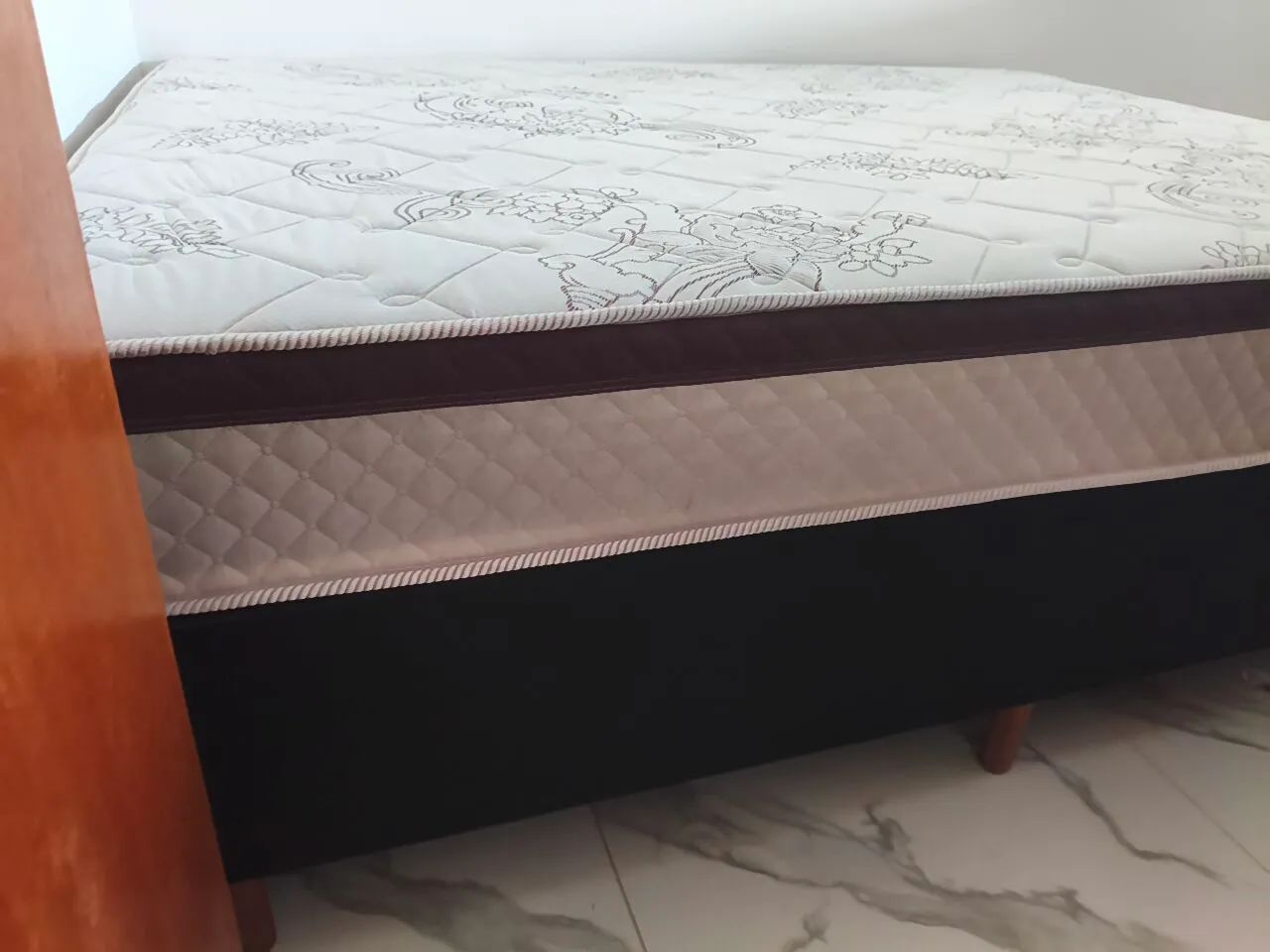Cama Queen molas ensacadas 2 meses de uso 