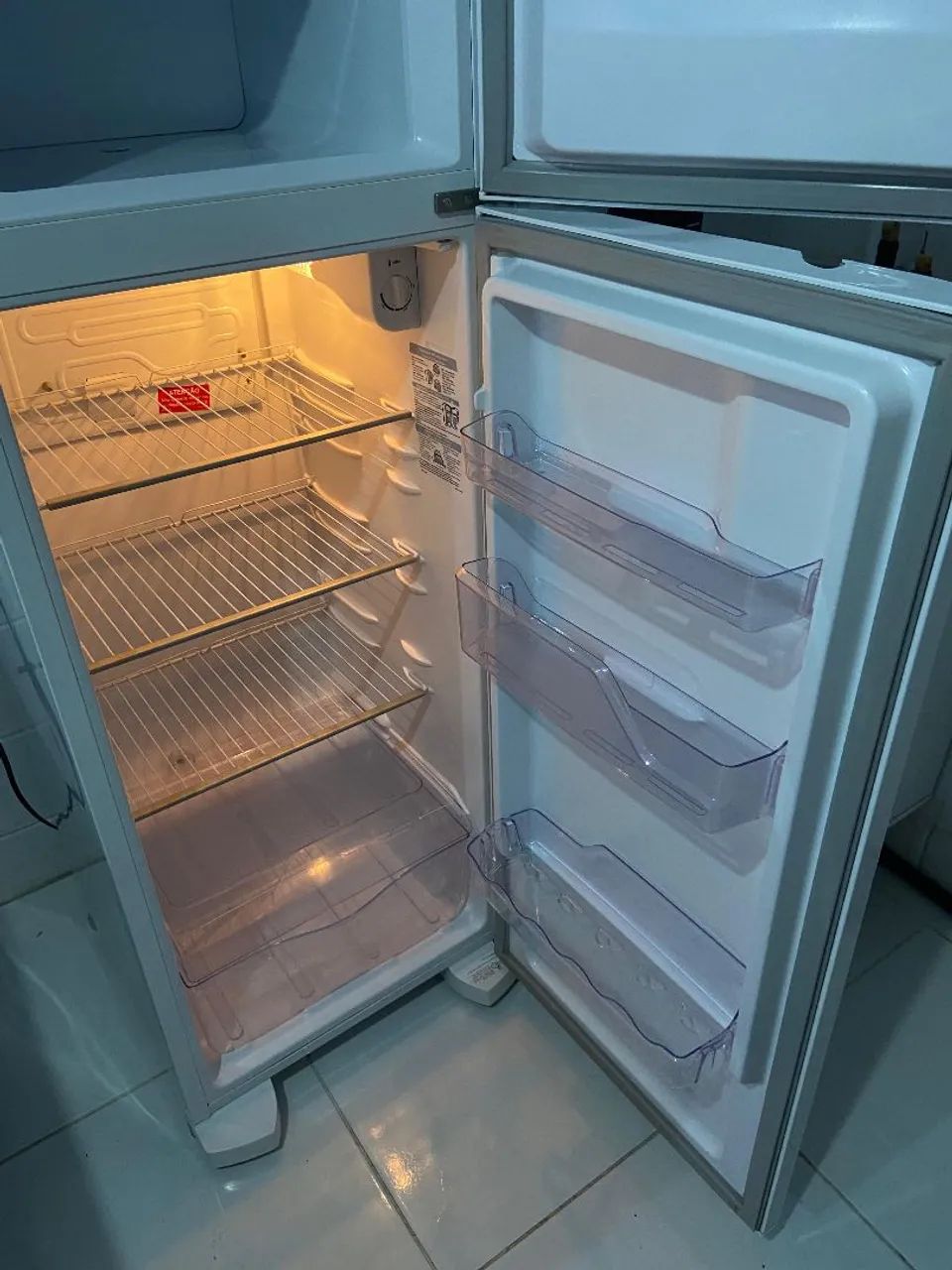 Geladeira Electrolux branca duas portas - Foto 4