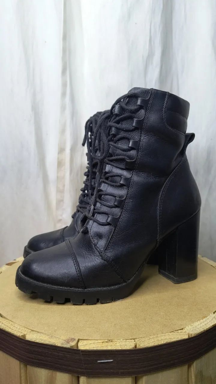 Bota coturno tamanho 35