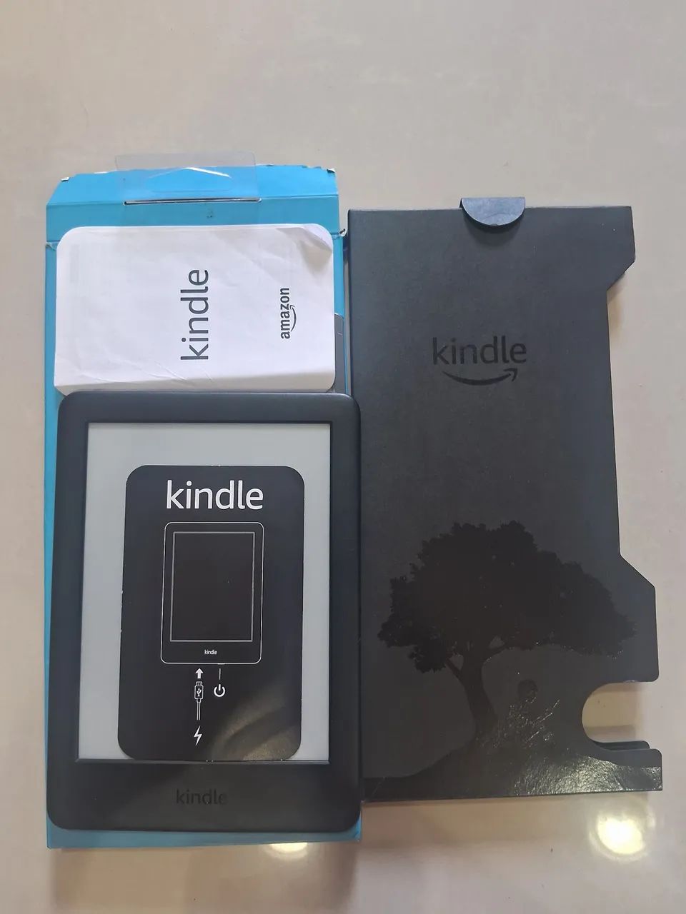 Amazon Kindle - Semi Novo e Sem Carregador  - Foto 2