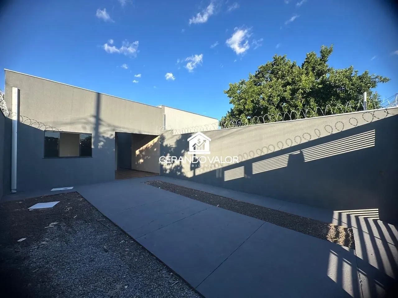Casa com Suíte - Próximo Av. Guaicurus