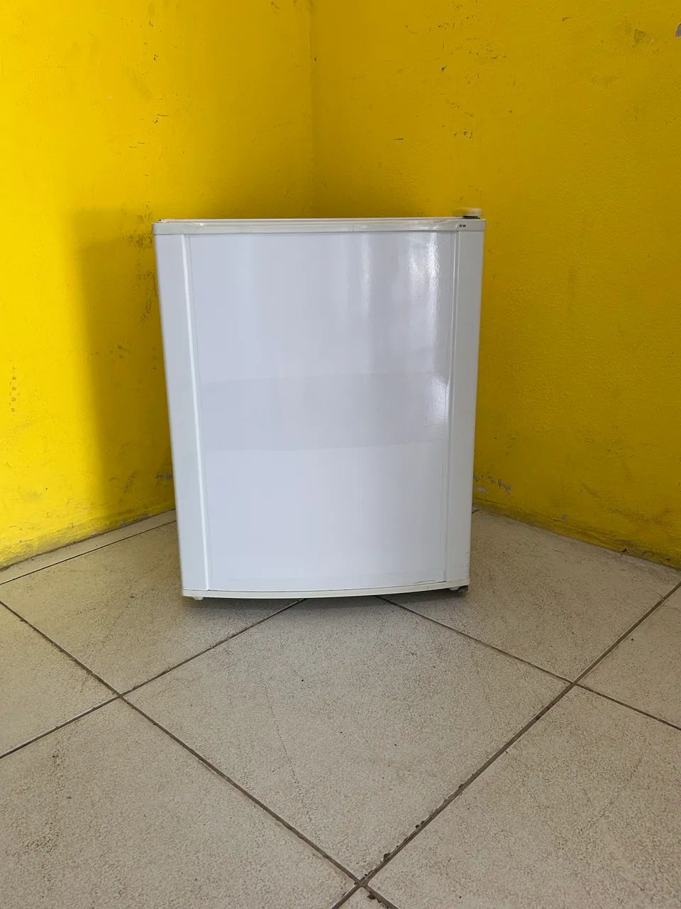 Frigobar Electrolux 