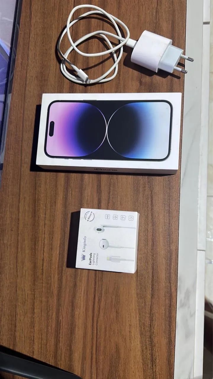 iPhone 14 Pro Max roxo 