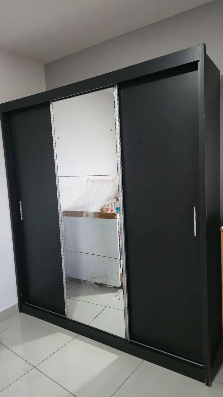 Guarda roupa Casal 3 portas com espelho - Foto 3