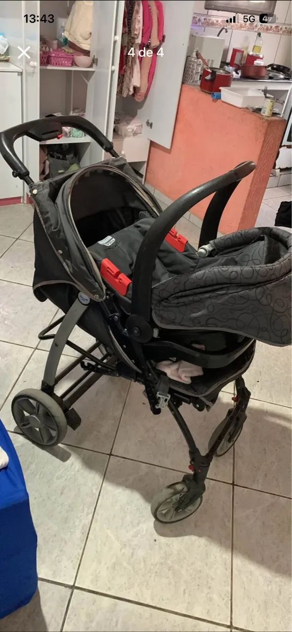 Carrinho de bebê com bebê conforto  - Foto 2