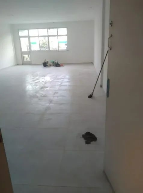 SALÃO comercial 60m2 com sacada p/ Largo do Bicão - Foto 2