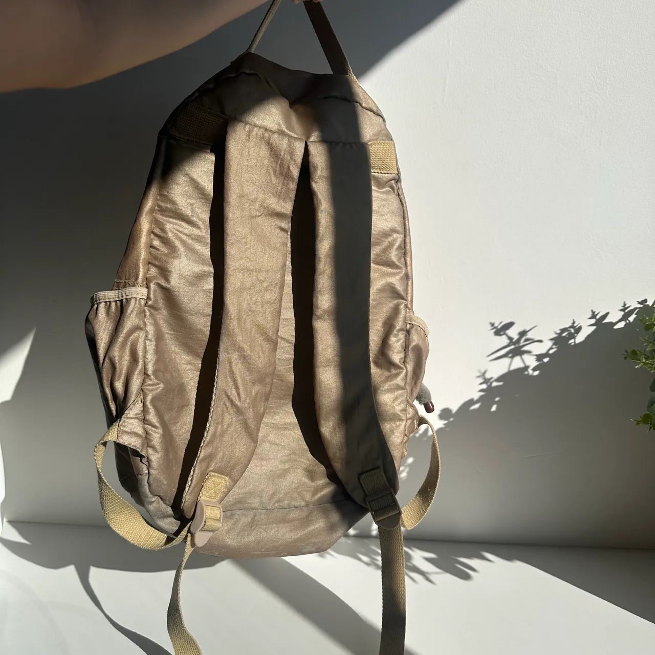 Mochila Kipling Original Dourada - Foto 5