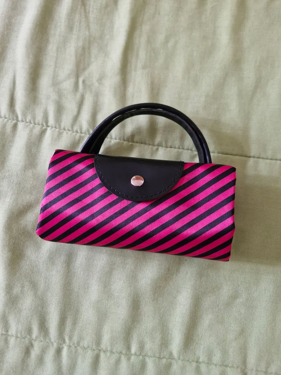 Bolsa grande listrada rosa e preto