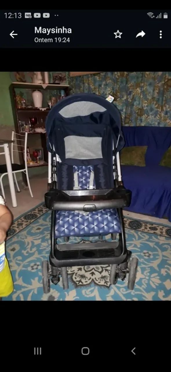 Carrinho de bebê com bebê conforto 