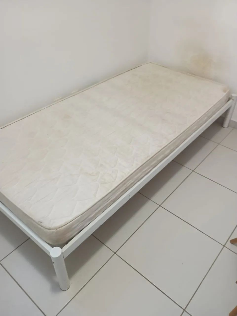 Cama de solteiro de ferro