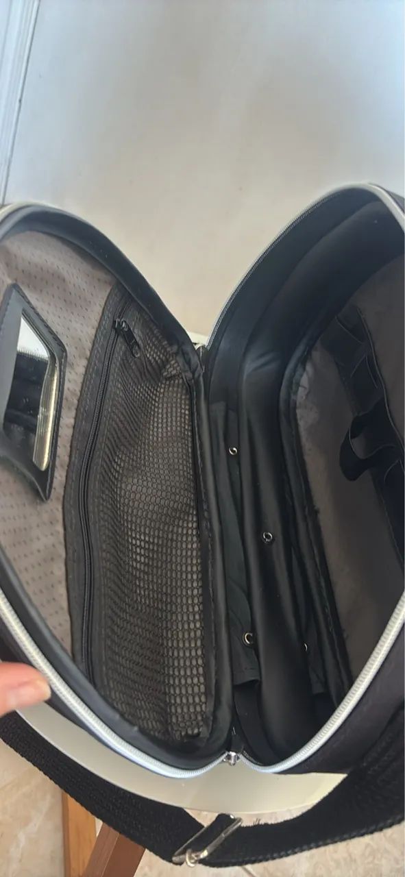 Frasqueira Necessaire de Viagem Rígida da marca Diplomata. - Foto 3
