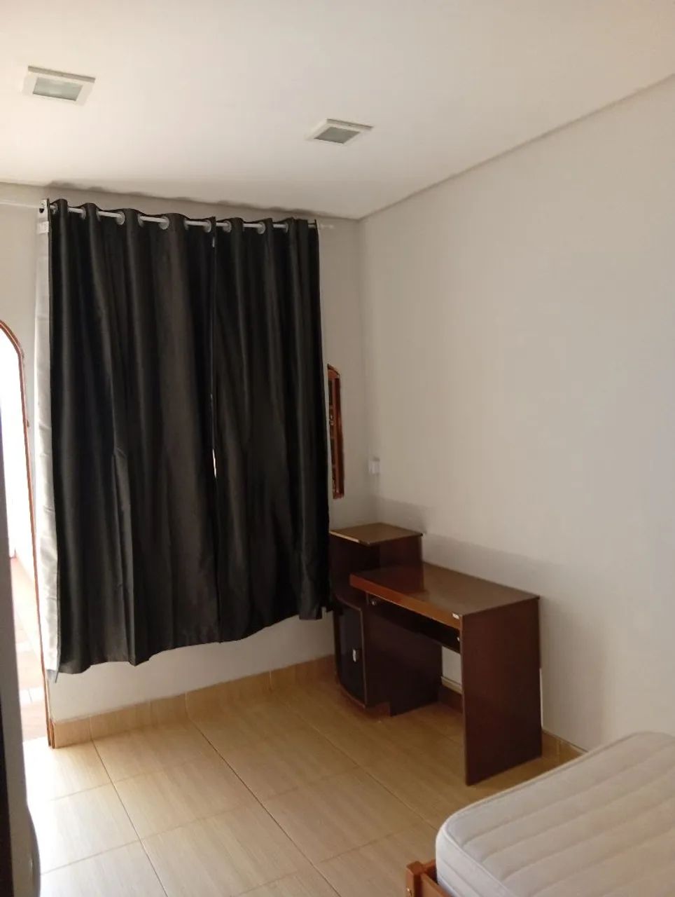 Alugo quarto suite para mulheres que estudam ou trabalham  - Foto 3