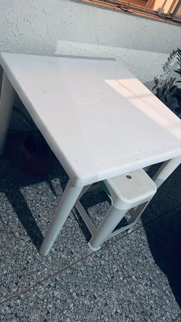 Mesa Plástica Quadrada Desmontável Mor - Branco