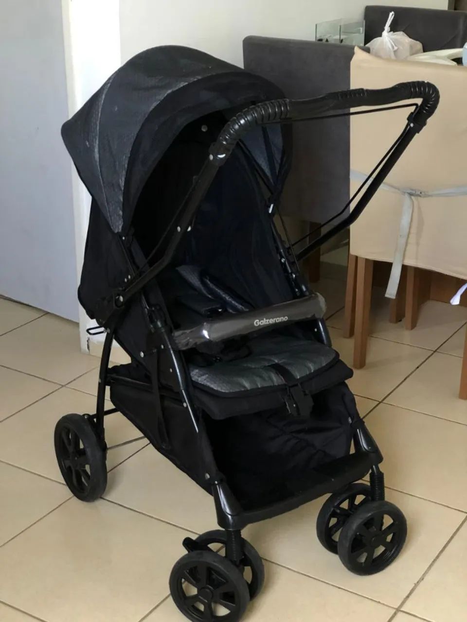 Carrinho de bebê NOVO