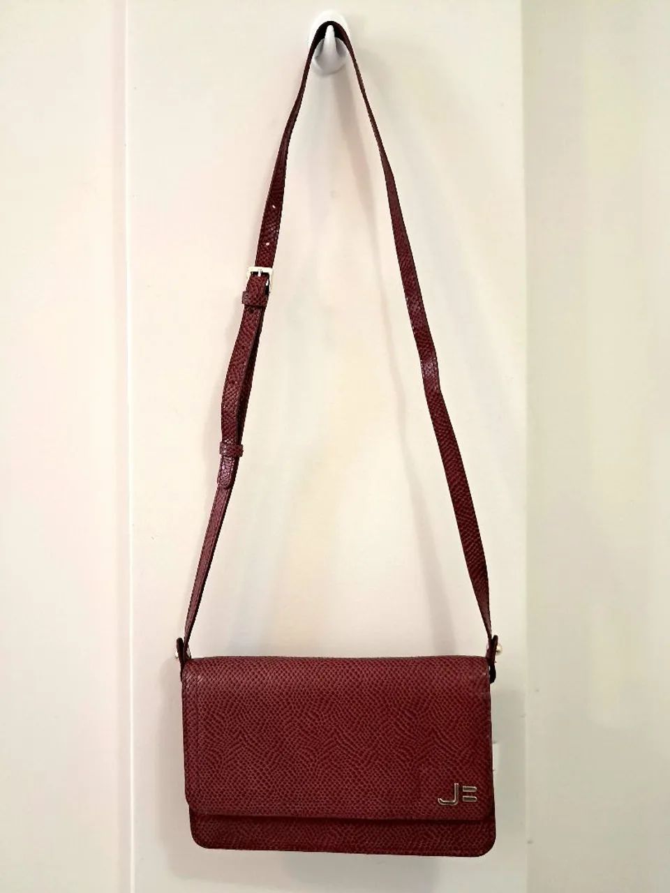 Bolsa Feminina Transversal Jorge Bischoff Vinho couro nova - Foto 4