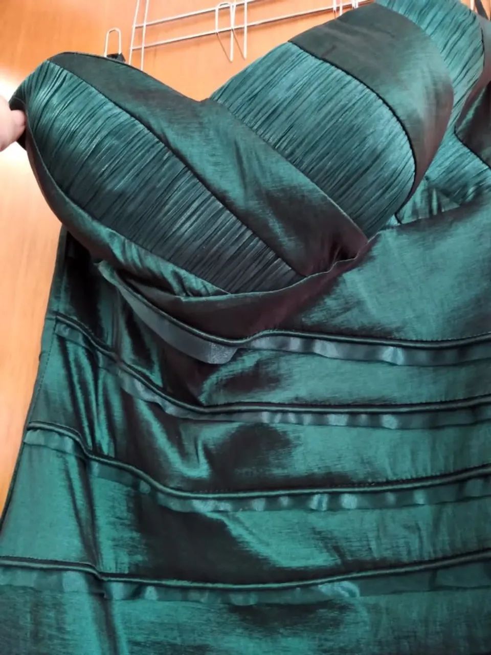 Vestido para festa, cor verde musgo. Tamanho M. Super lindo exuberante e conservado.
