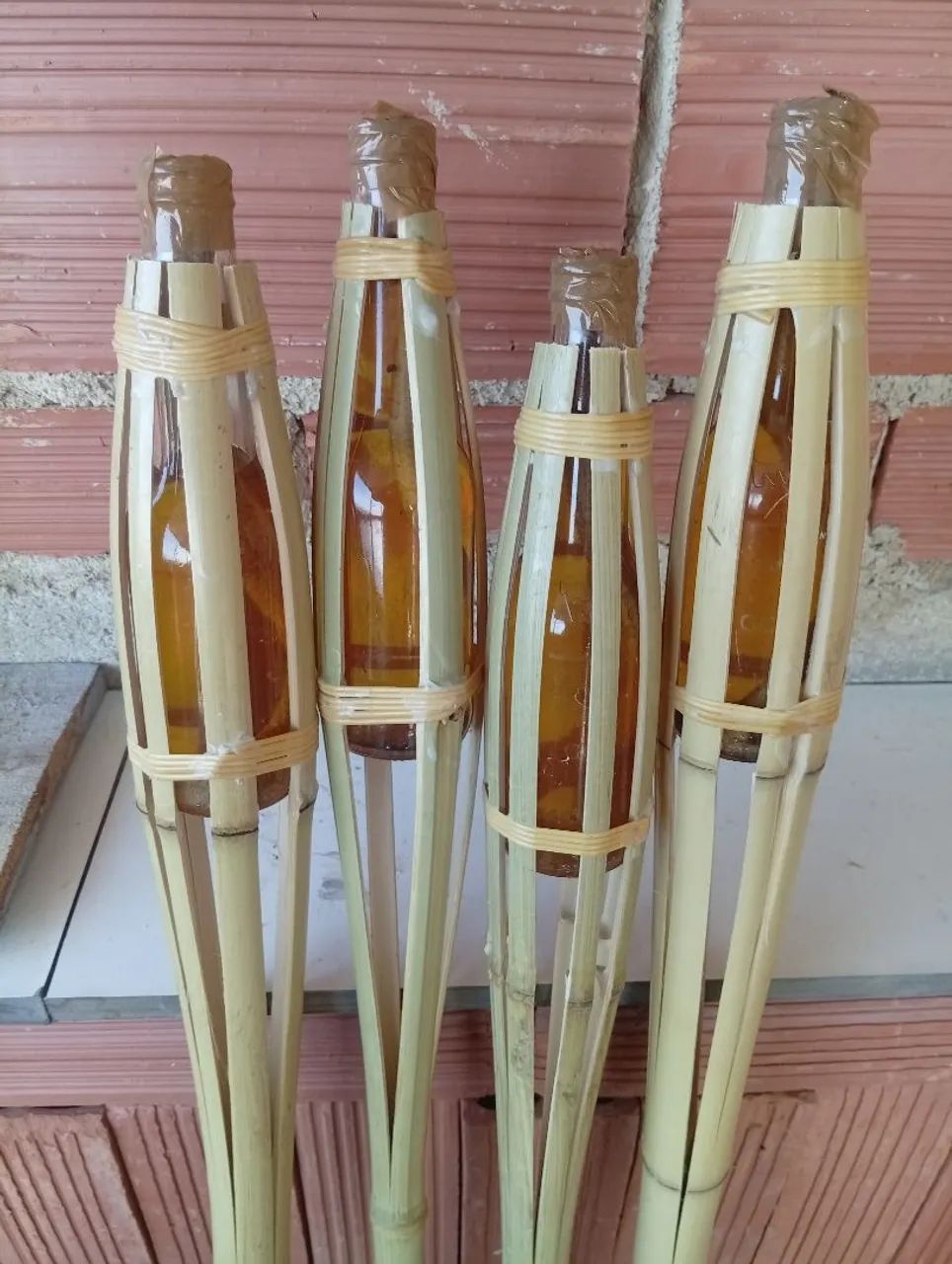 Tocha artesanal de bambu e garrafa já com óleo e pavio. - Foto 2