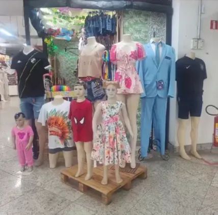 VENDE-SE ROUPAS E ACESSÓRIOS 