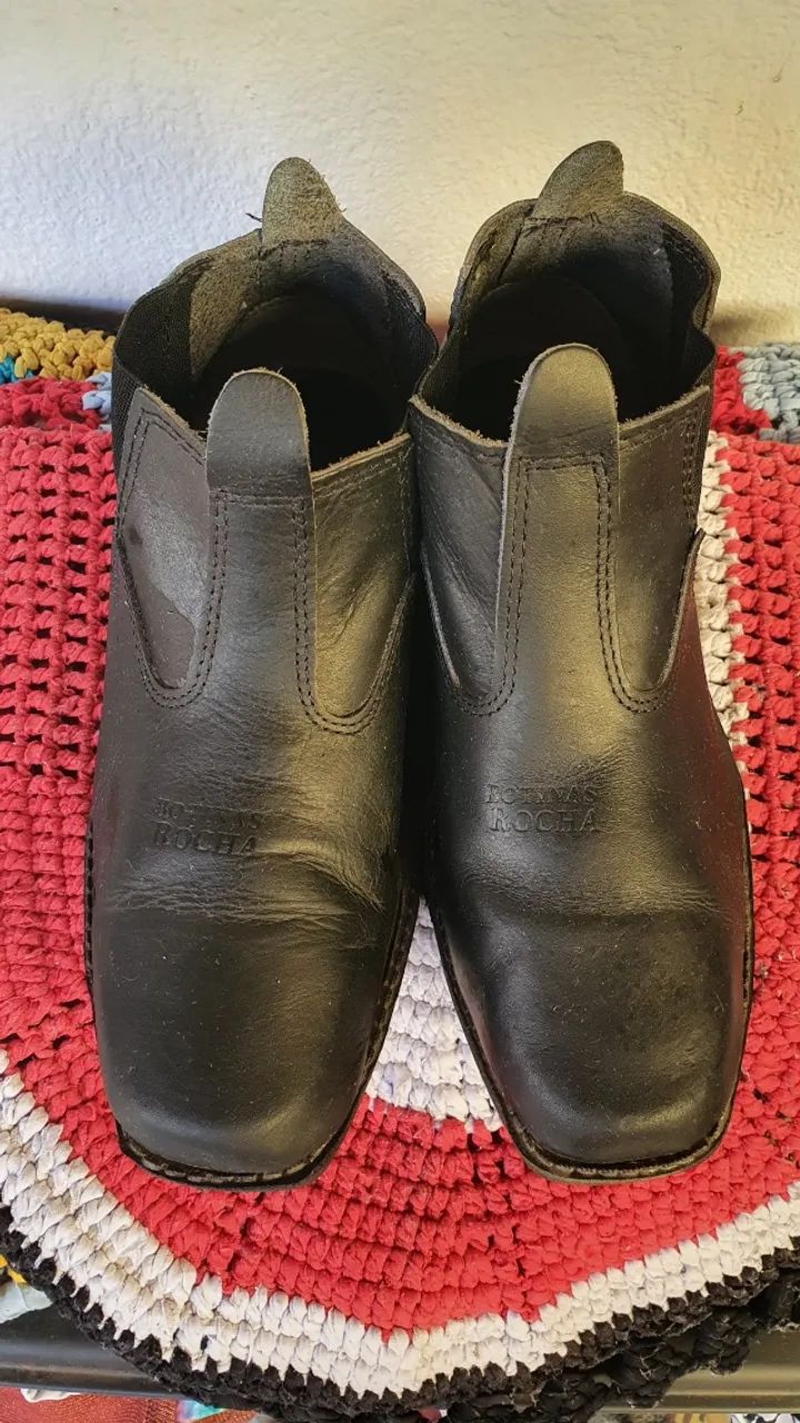 Bota de couro tamanho 42 usada