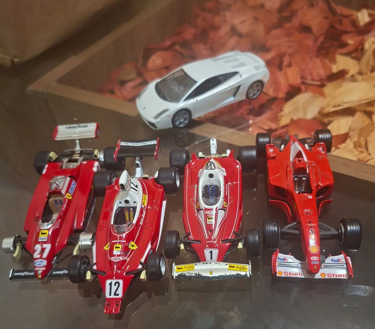 Carrinho Ferrari miniaturas escala 1;43 ( restaurar)