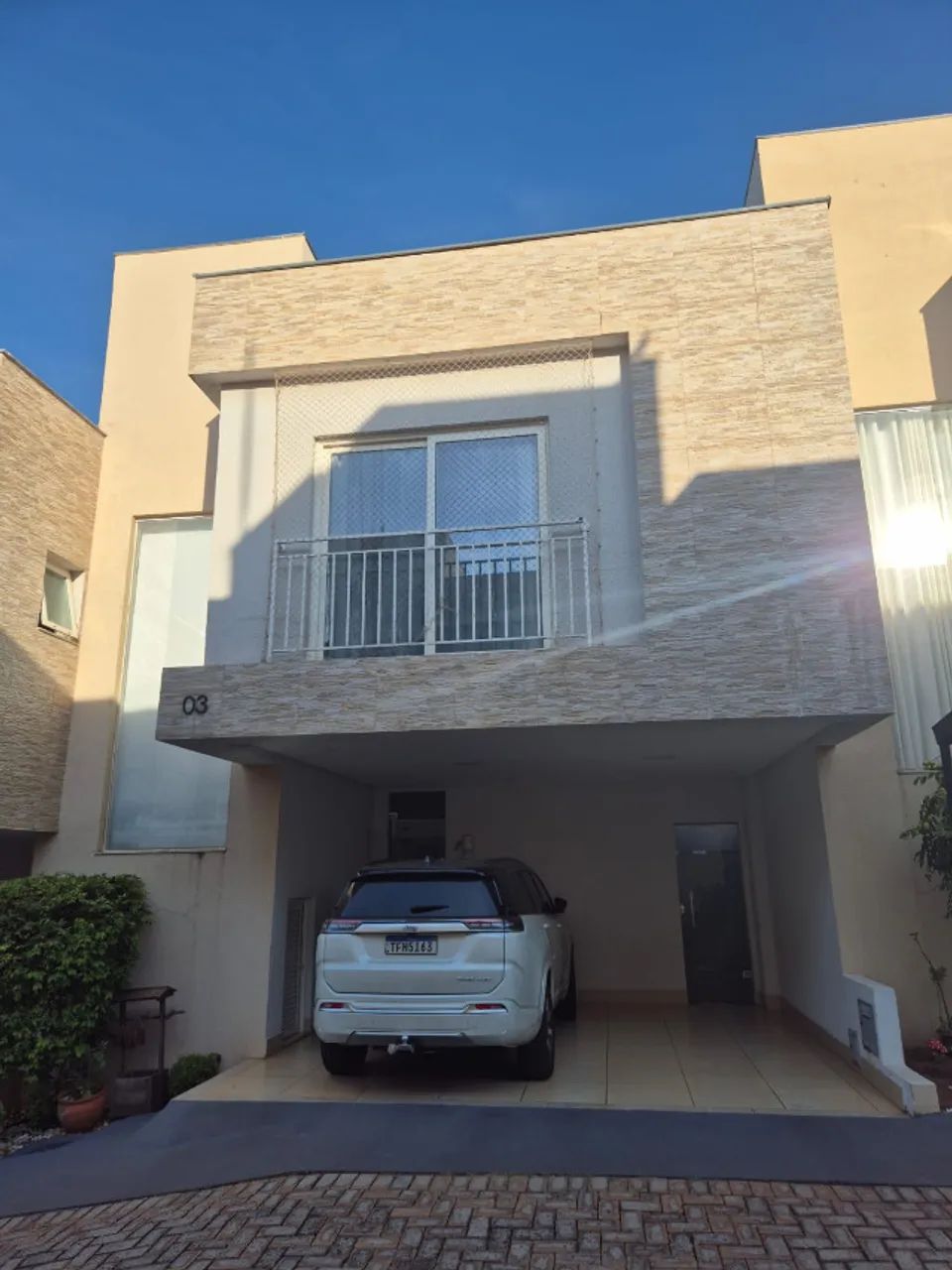 Sobrado com 03 suites