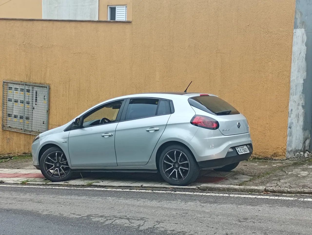 Fiat Bravo Essence Dualogic 1.8 Flex 16V 5P 2012 - Foto 3