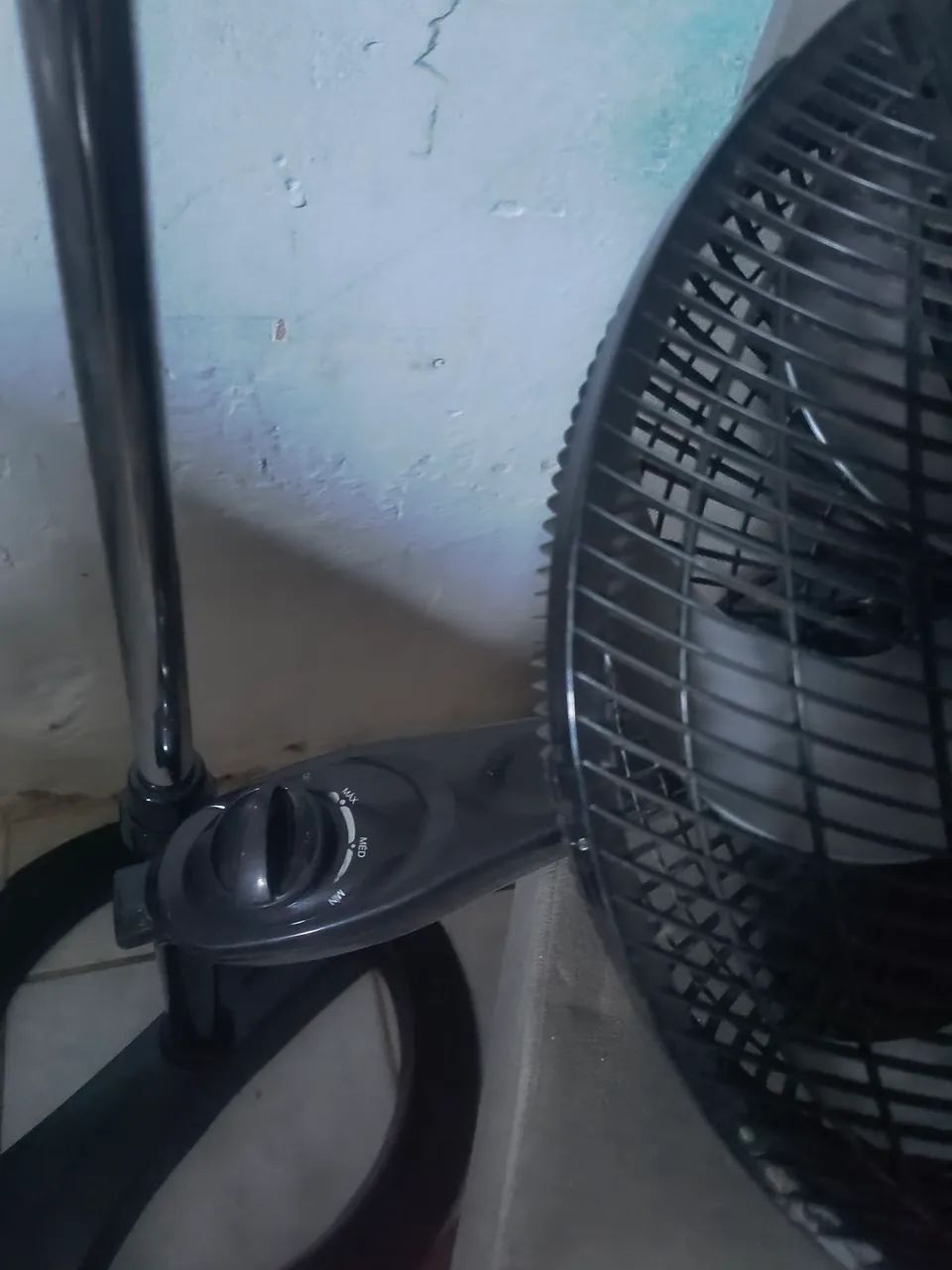Ventilador funcionando perfeitamente apenasdefeito na parte do encaixe  - Foto 4