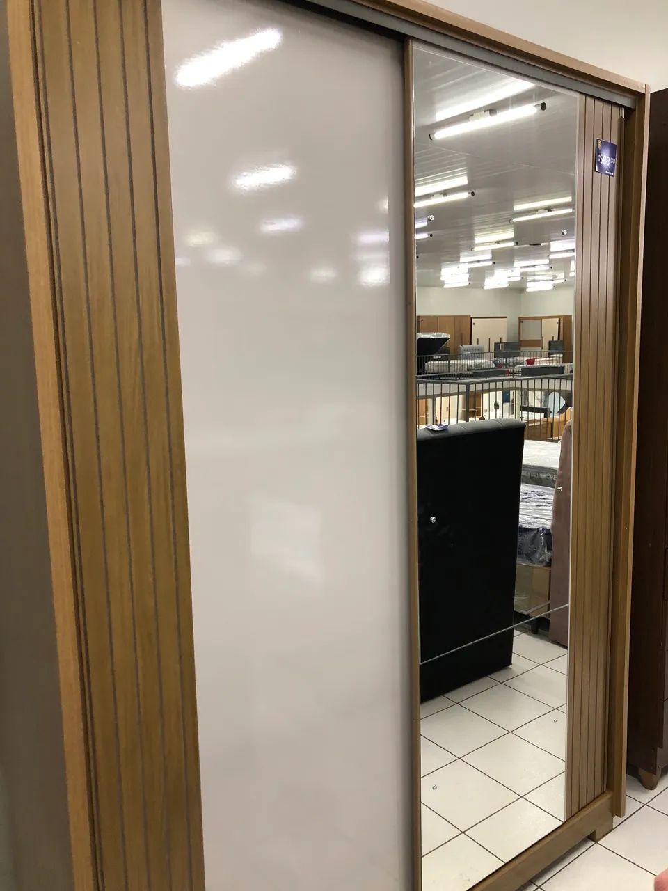 Guarda roupa com espelho NOVO 