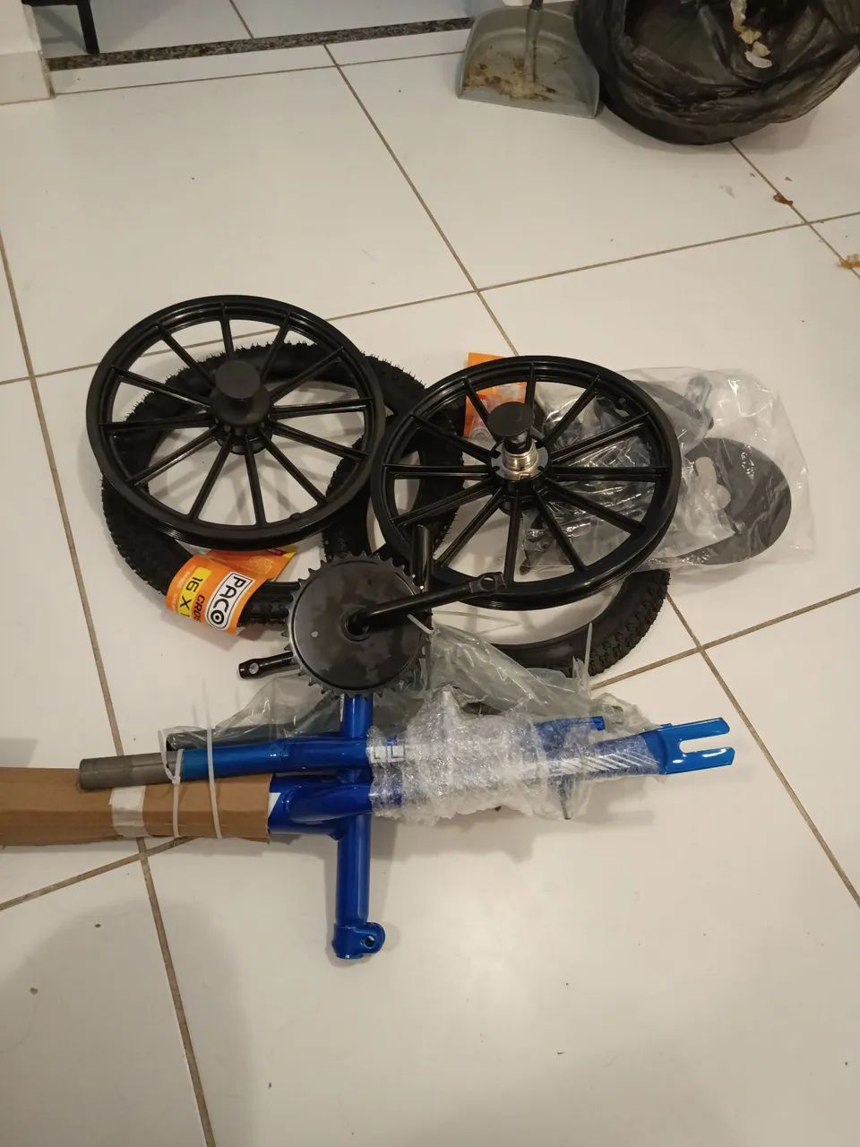 Bicicleta aro 16, nova na caixa