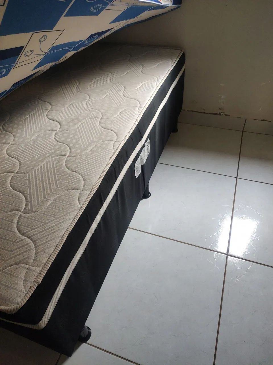 Vende _ se cama Box solteiro   um colchão solteiro  - Foto 4