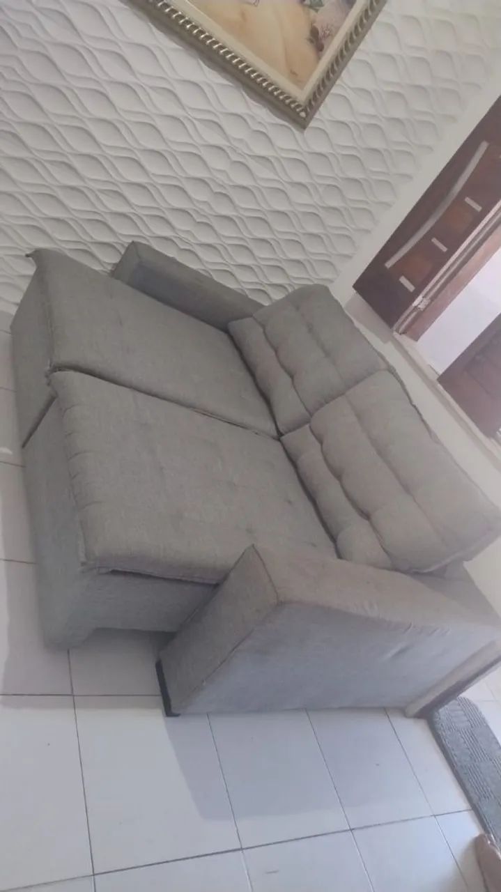 Sofá retrátil cinza